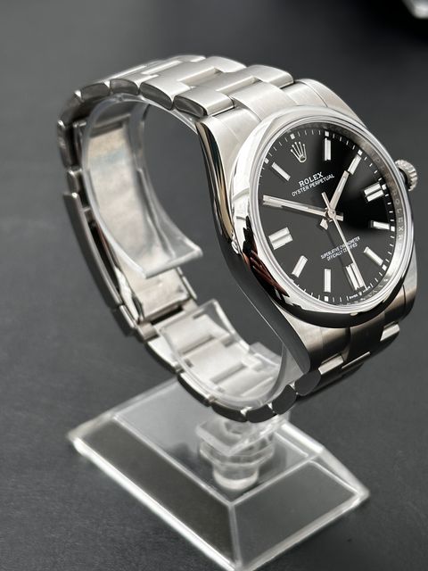 Rolex Oyster Perpetual 124300 Image 2